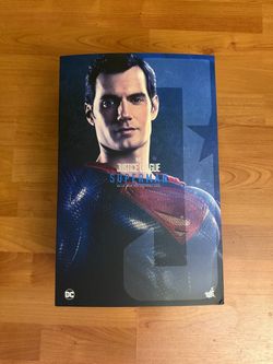 Hot Toys Justice League Superman Collectible Figure MMS465