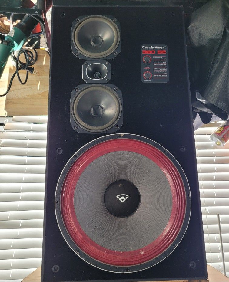 SINGLE (1) CERWIN VEGA 380 SE SPEAKERS
