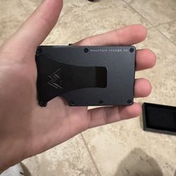 Mountain Voyage Co Compact RFID Wallet