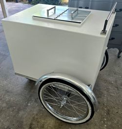 Beautiful paleta cart.