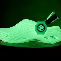 Crocs Echo Wave x G-Shock (Size 10M) (Shoe Only)