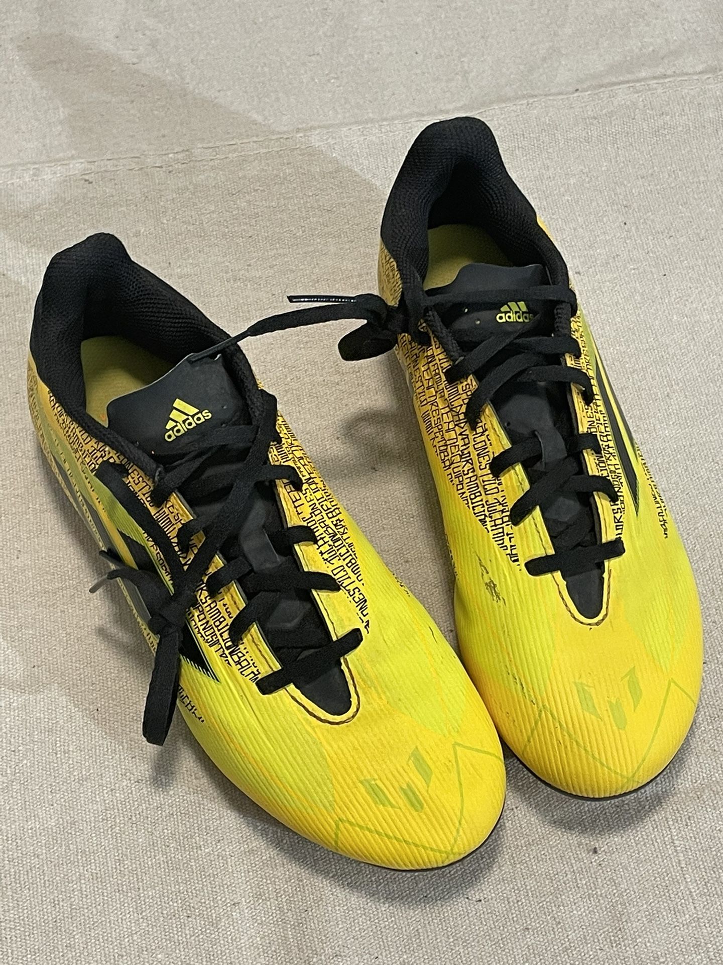 Adidas Size 7.5 Boys Soccer Cleats