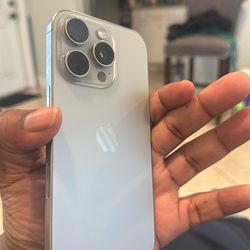 New Phone For A New Year?🤔📱UNLOCKED 📲Apple I Phone 16 Pro 256GB *Natural Titanium*