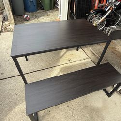 Table with two bench’s