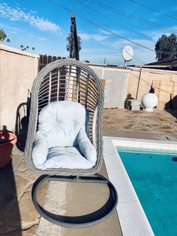Patio swinging char