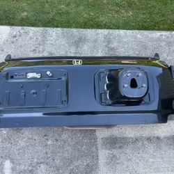 97-01 Honda CRV Tailgate (Black)