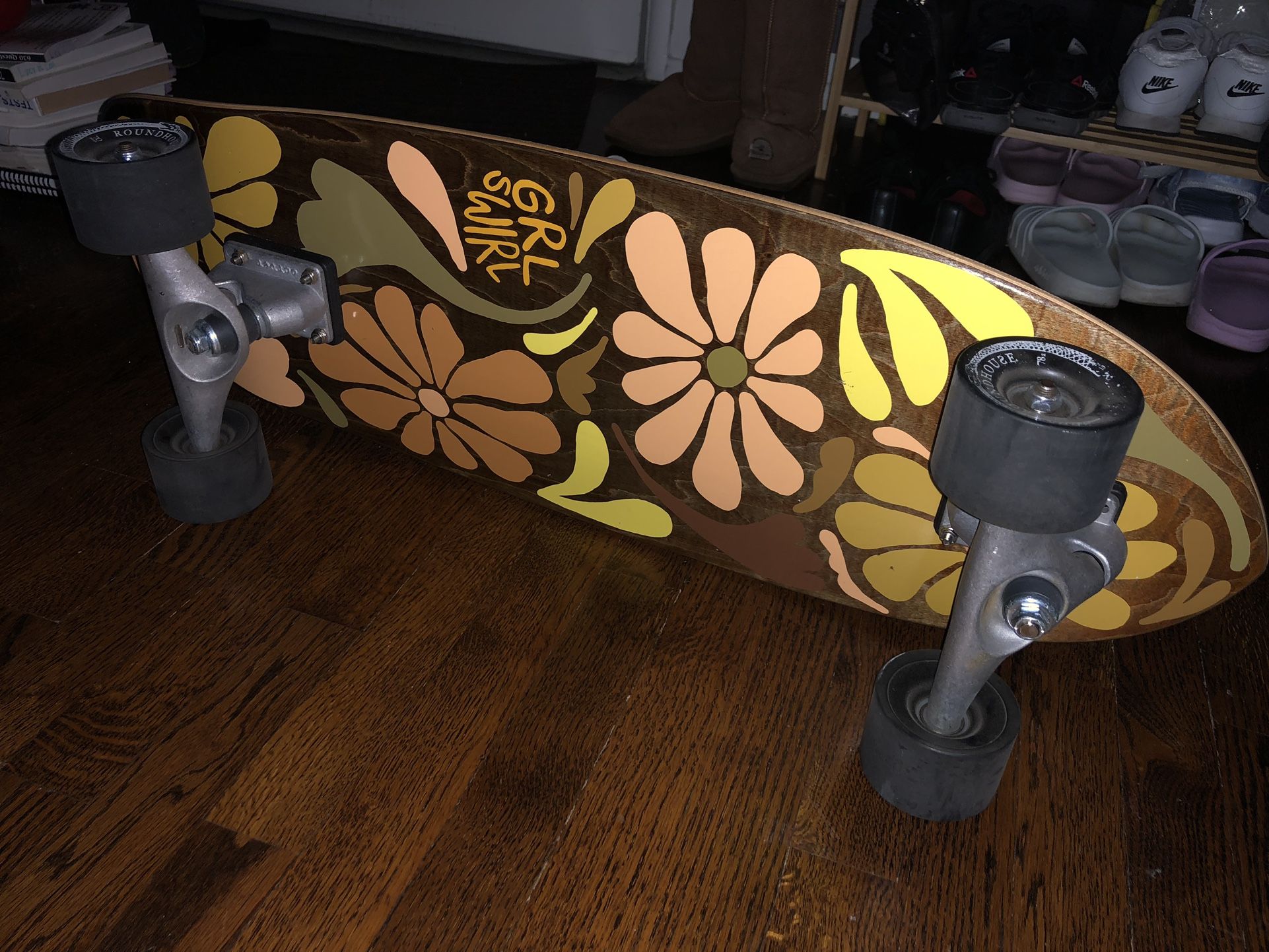 スケートボード GRLSWIRL FlowerSwirl Carver Board Carver GRLSWIRL Flower Swirl Surfskate 29.5-inch
