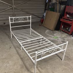 Twin size Metal bed frame