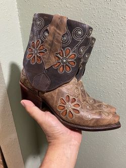 Golden guns women's leather western boots  snip toe  embroidery and crystal, Size 6