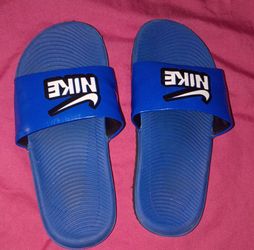 Boys Nike Slides size 1y