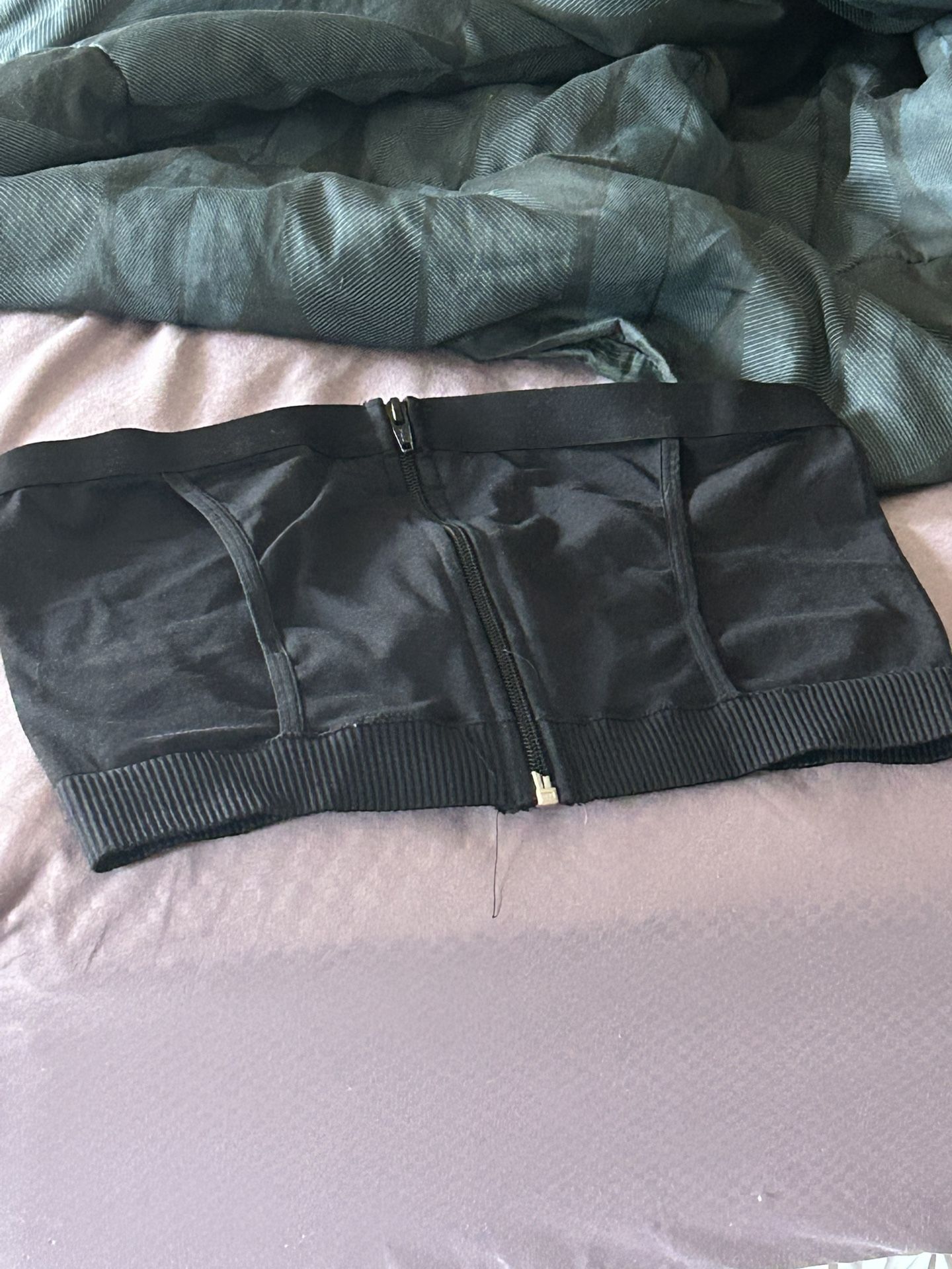 Used-Size large-Medela Hands Free Pumping Bustier | Easy Expressing Pumping Bra with Adaptive Stretch