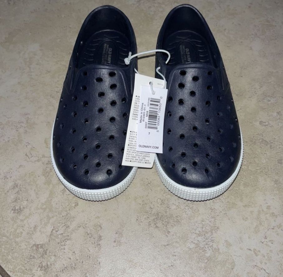 Old Navy Toddler Boy’s / Girl’s Perforated Shoes, Size 6