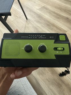 Hand Crank Radio And Light