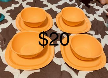 Tupperware bowls and plates at