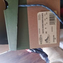 Keen Women Hiking Boots Size 9