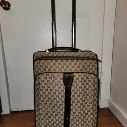Gucci GG Supreme canvas Two wheel carry-on suitcase