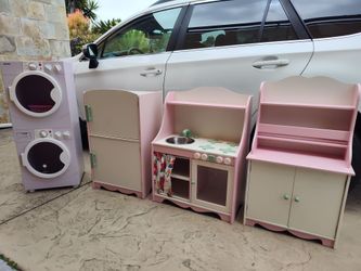 Childs play kitchen set