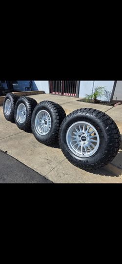 17" FLACON rims w- 33" Ridgecrawler tires