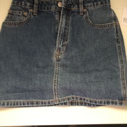 GAP BRAND NEW JEAN SKIRT SIZE 10