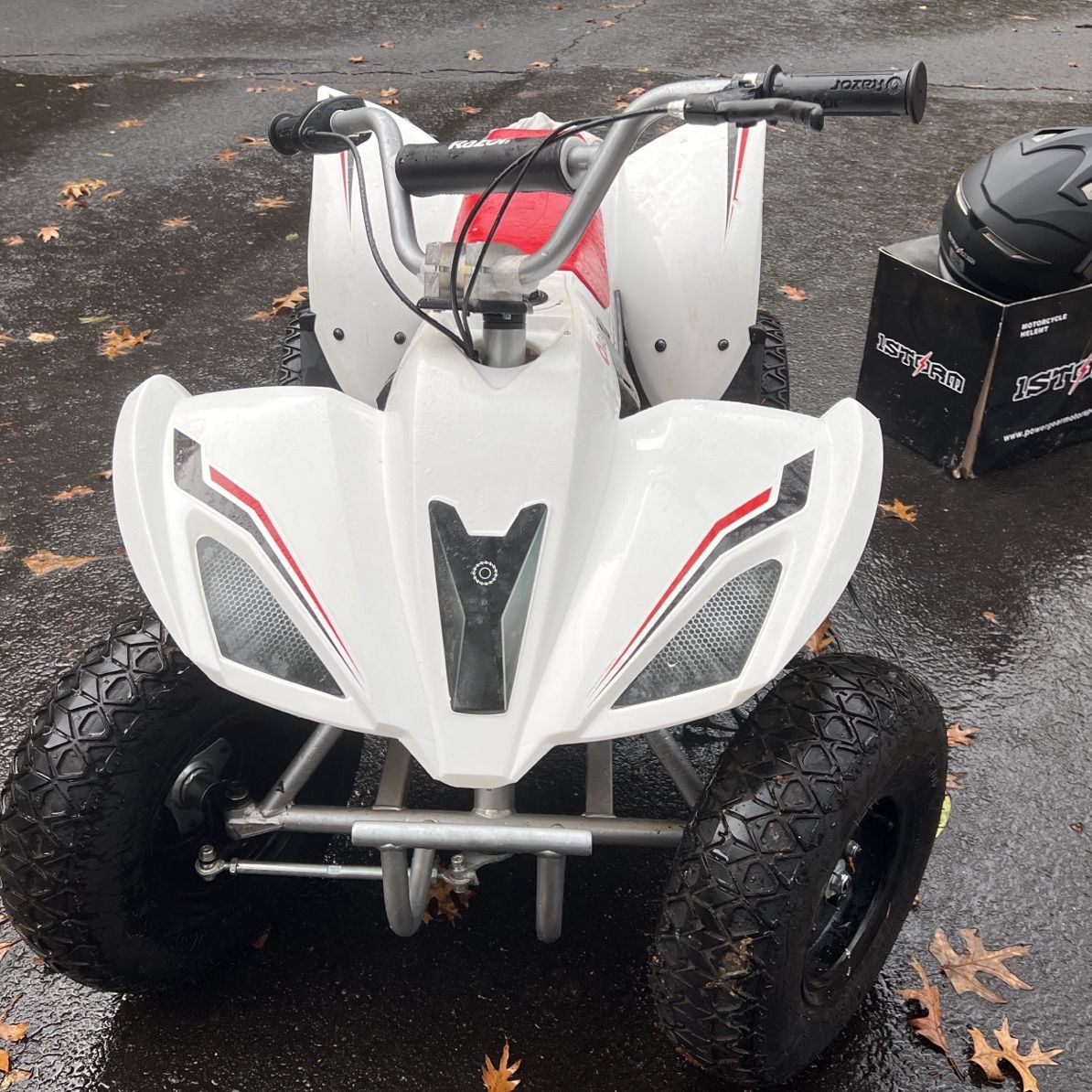 Razor DLX dirt Quad 500 With Helmet for Sale in Clifton, VA - OfferUp
