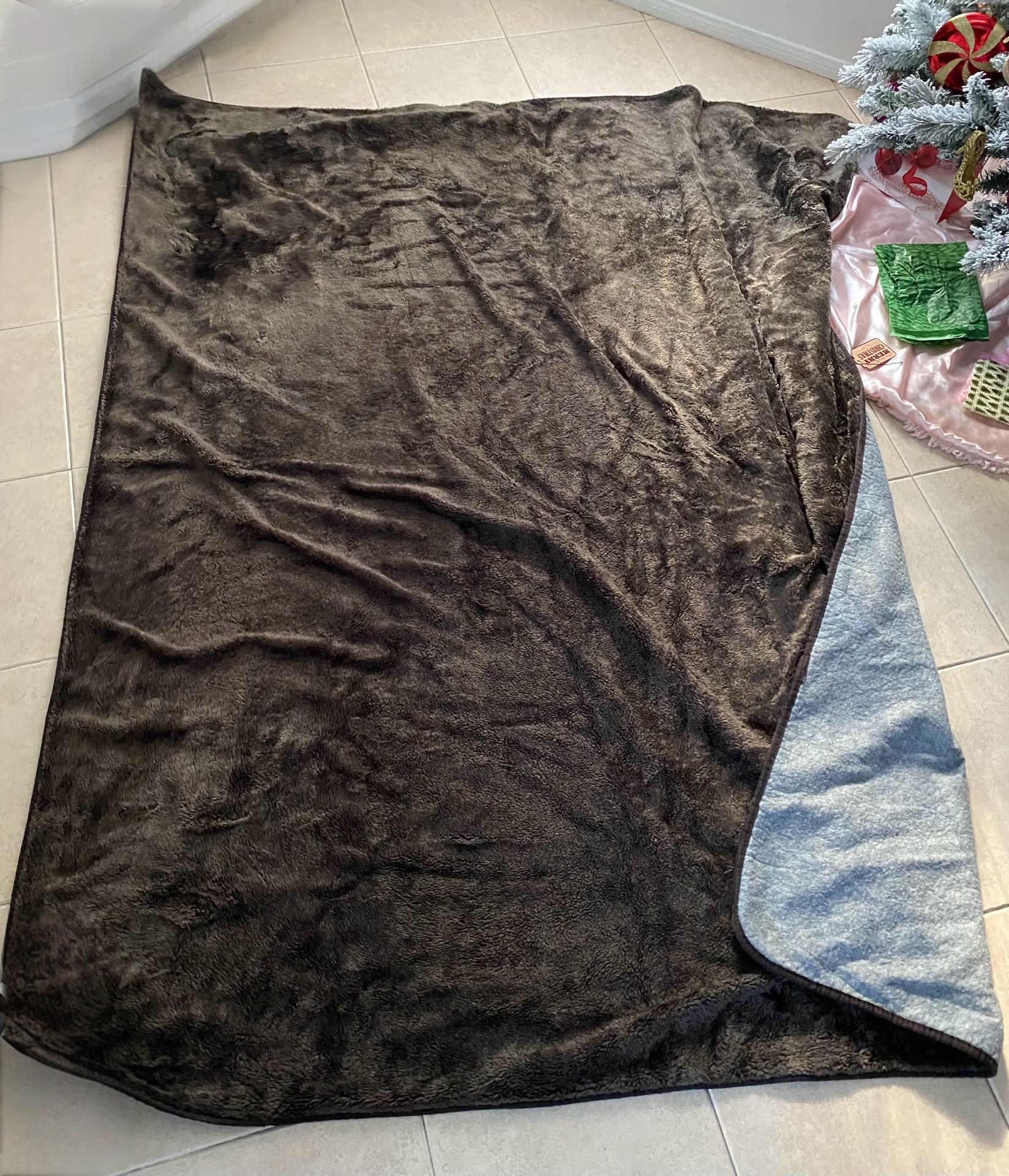 Brown Area Rug (Approx 96 inches x 72 inches, soft and warm)