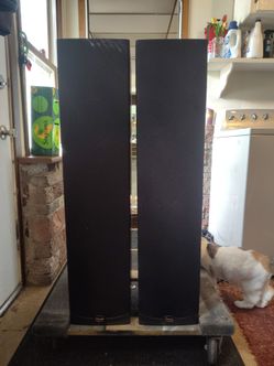 Klipsch RF-35 floor stand speakers (Used)