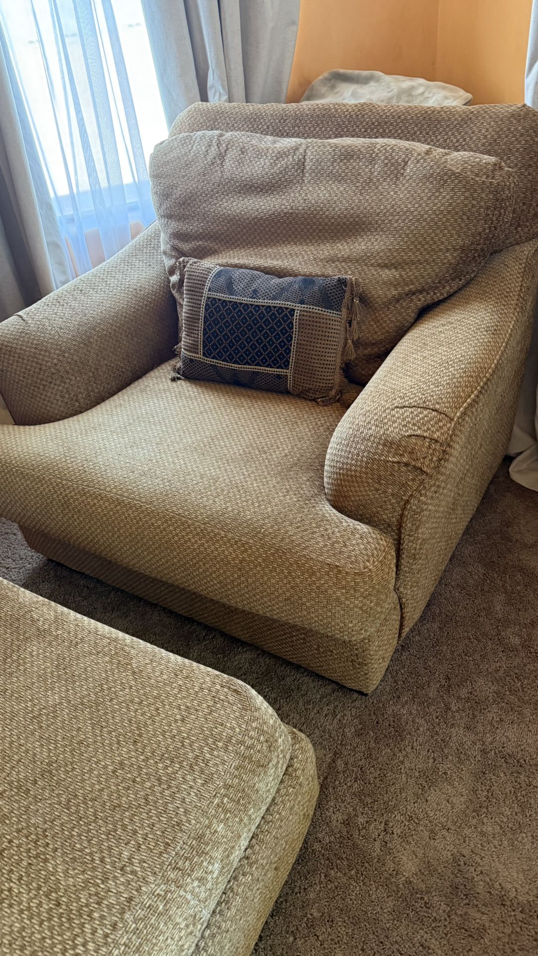 Oversized Chair With Ottoman Weave Fabric