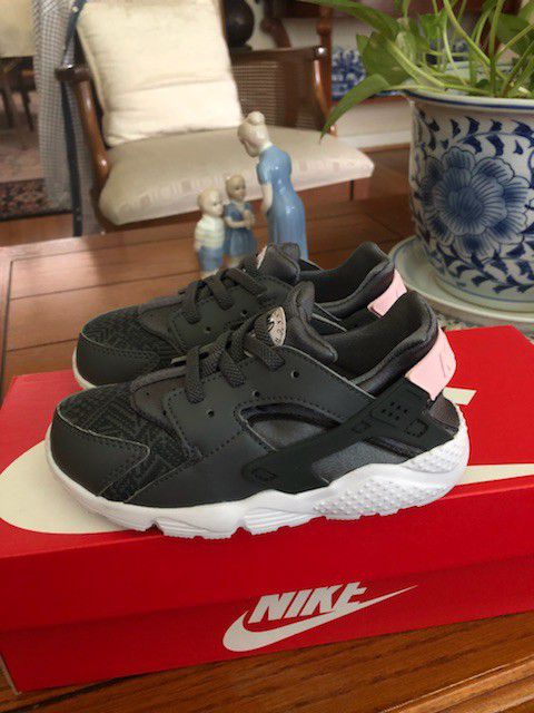 Nike huarache run SE shoes toddler sz10 grey/pink