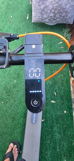 Volpam, specifically Model SP03.Specifications: Equipped with a 350W motor and a 36V 7.8Ah battery.Volpam, specifically Model SP03.Specifications: Equ