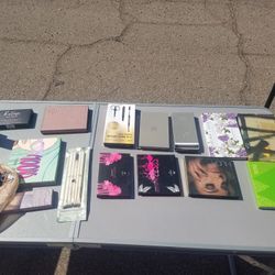 Make-up Pallets And Brushes 