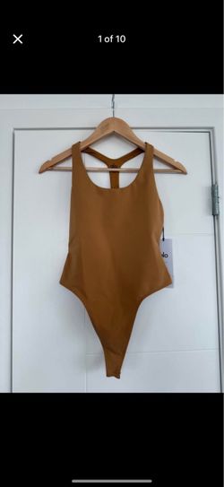 NWT Alo Sleek Back Bodysuit Size XS Toffee One Piece Yoga Caramel Brown Outfit!