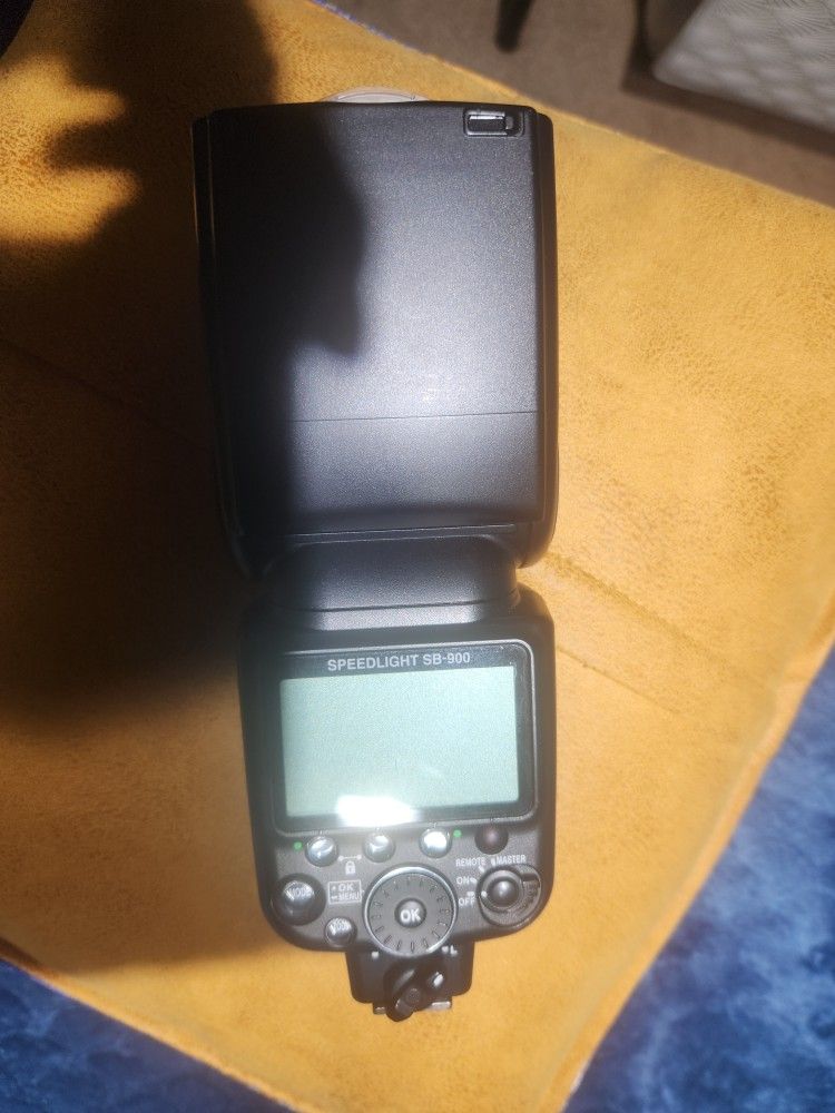 Nikon SB-900 IN GREAT condition