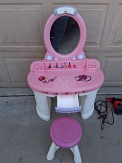 Girl vanity