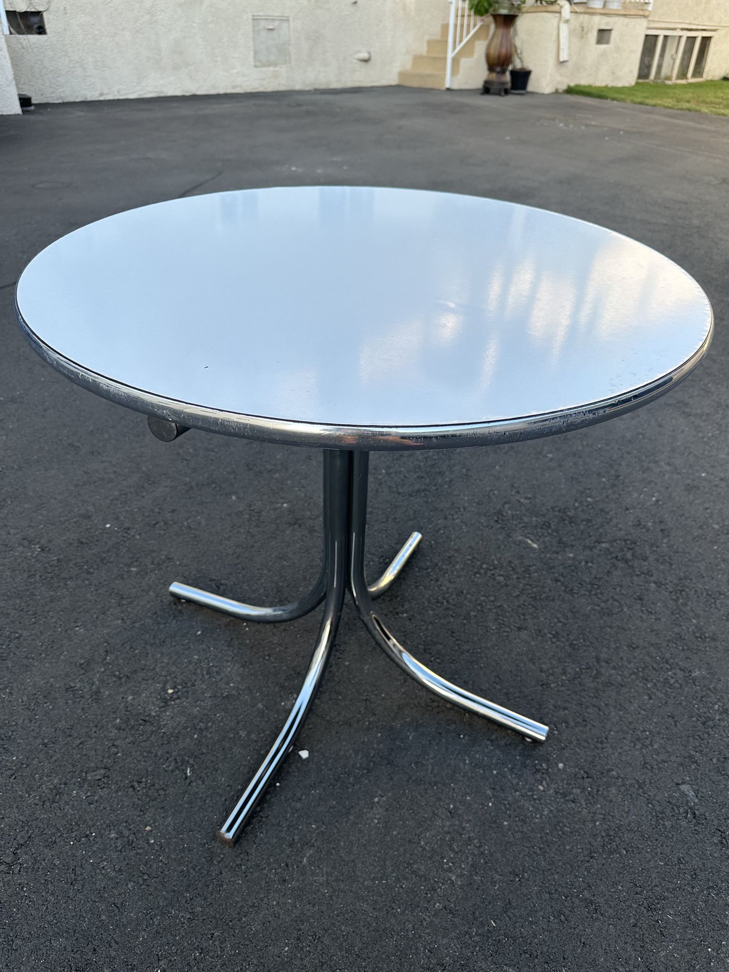 Mid Century Tulip Dining Table With 2 Sided Top