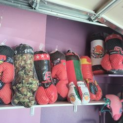 Sm Boxing Bag N Gloves $20 Located In Palmdale California 