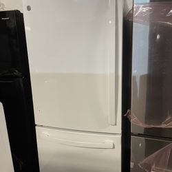 ❄️ NEW 30” GE  21.0 Cu. Ft. Bottom-Freezer Refrigerator - High Gloss White Model GDE21EGKWW