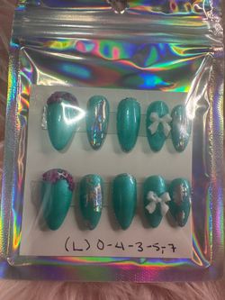 Press on nails