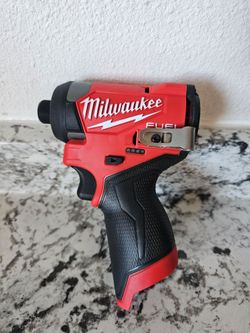 MILWAUKEE M12 FUEL IMPACT DRIVER