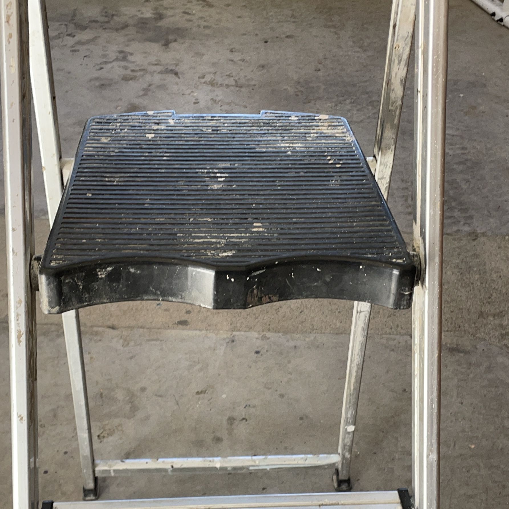 Metal Ladder with Black Rubber Step