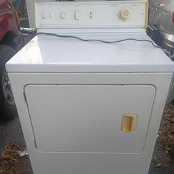 COMMERCIAL QUALITY KING SIZE CAPACITY GAS DRYER