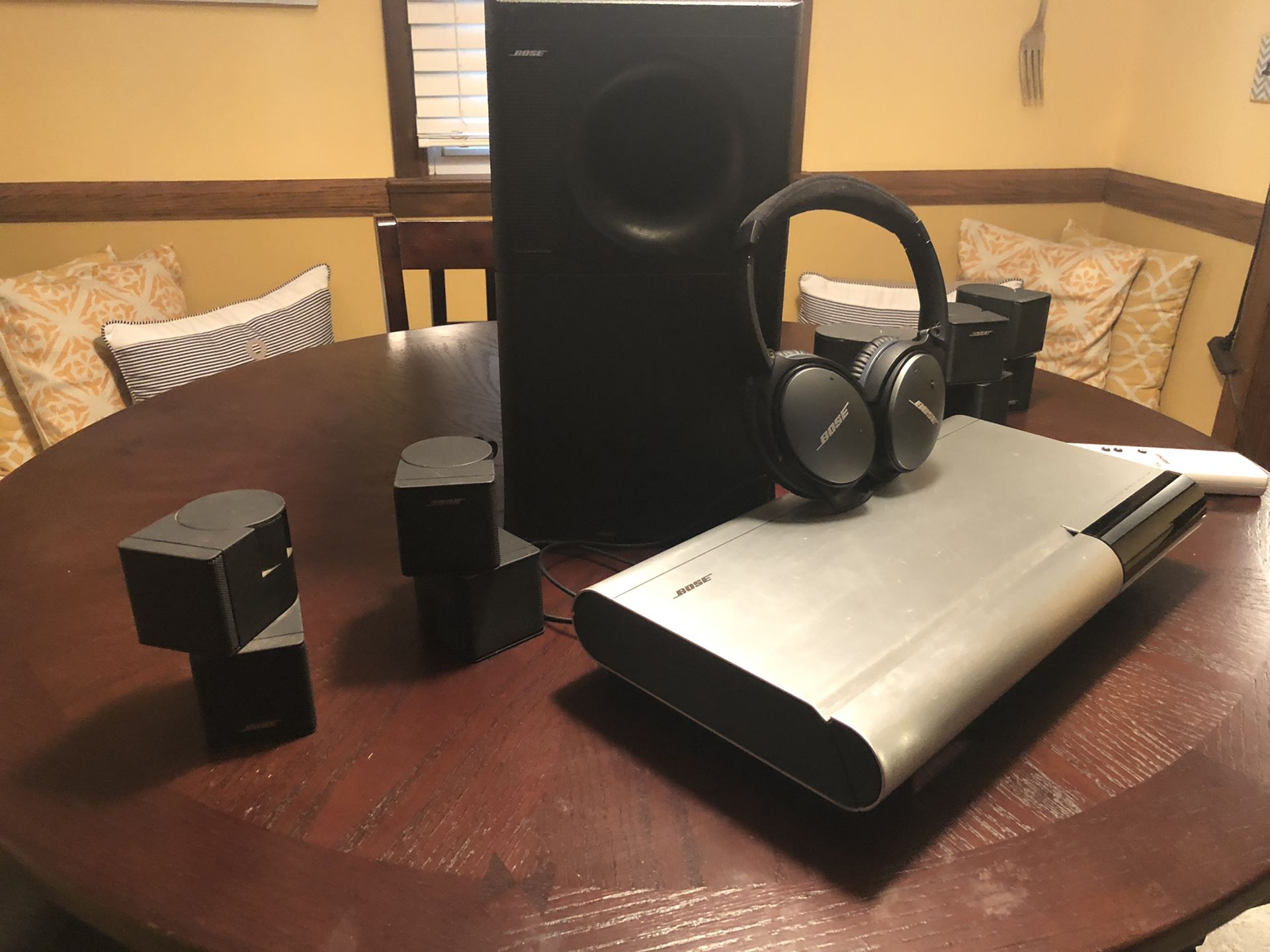 Bose lifestyle and jewel cube speakers good condition