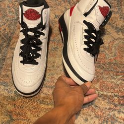 Chicago 2s Size 8.5 Men 