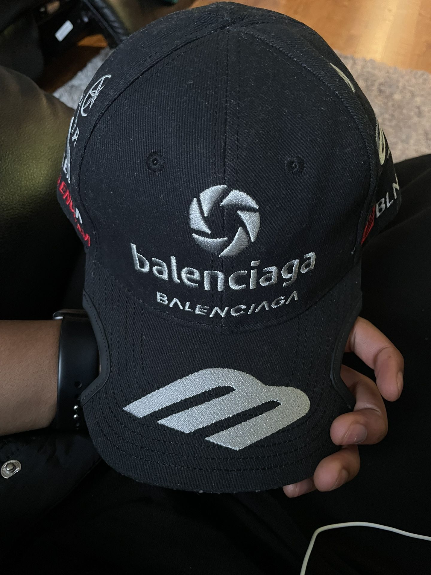 Balenciga Logo hat