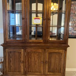 Hutch / china cabinet