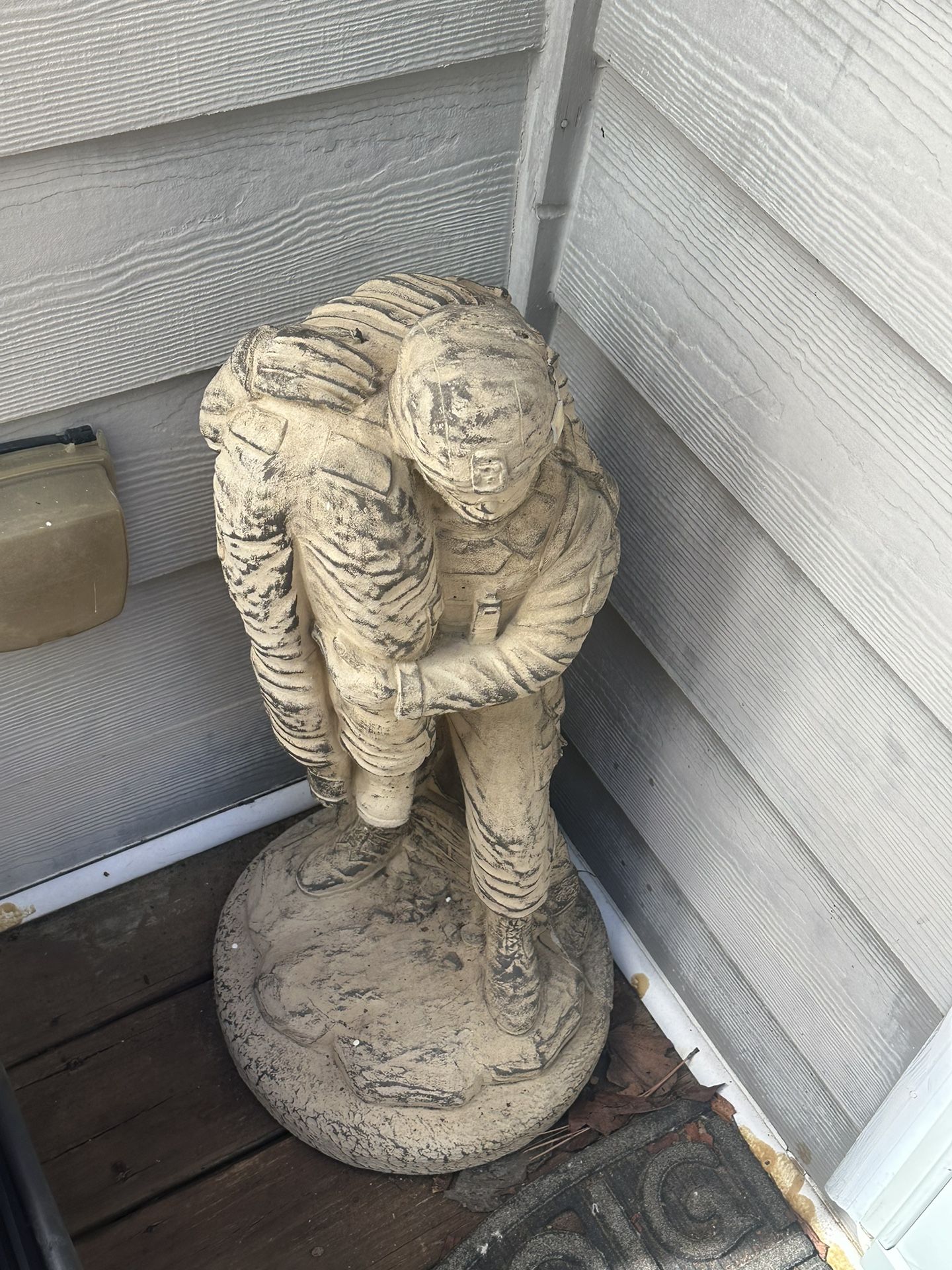 Leave No Soldier Behind Garden Statue