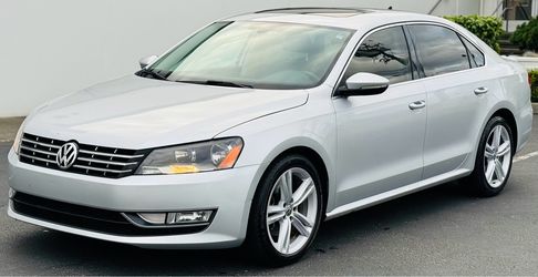 2012 Volkswagen wagon Passat fully loaded !!!
