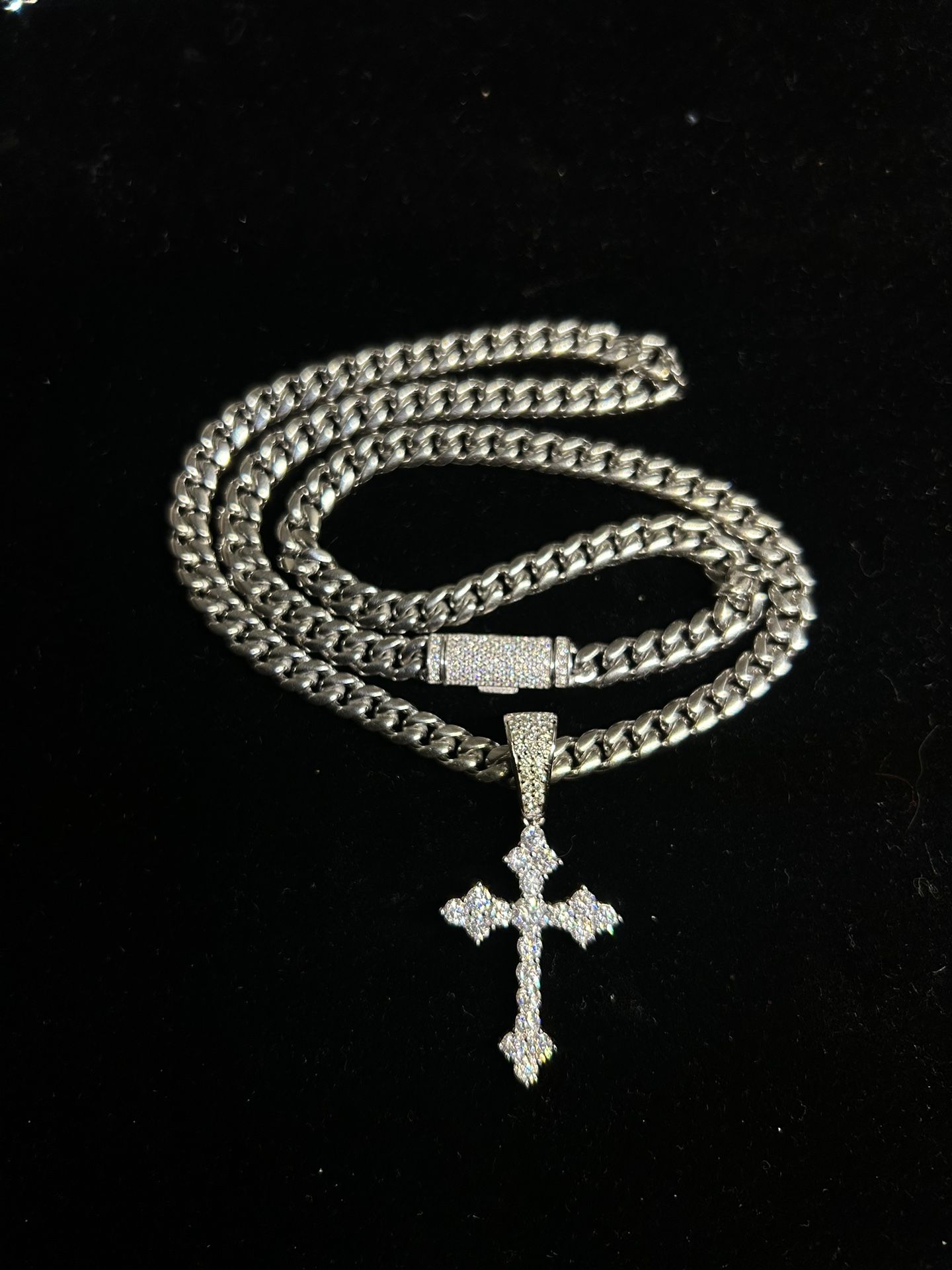 Silver 925 chain (20”) + Lab-Vivid diamond cross pendant.