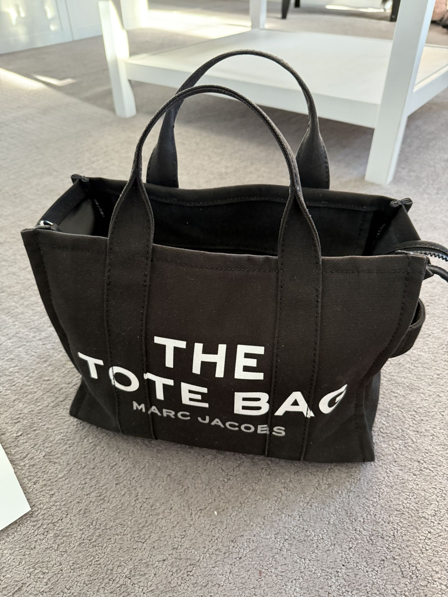 Medium Size Marc Jacobs Bag/purse/tote