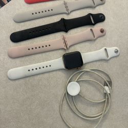 Ladies Apple Watch Series 4 - Mint Condition! Paid $800 Plus.  See Description $125.00