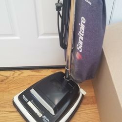 NEW cond COMMERCIAL SANITARE HEAVY DUTY VACUUM. , WORKS EXCELLENT  , IN THE BOX 